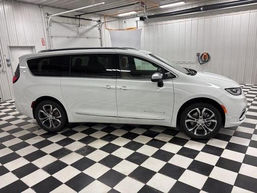 2026 Chrysler Pacifica Pinnacle