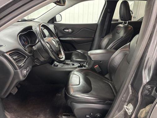 Granite Crystal Clearcoat Metallic 2019 Jeep Cherokee Trailhawk