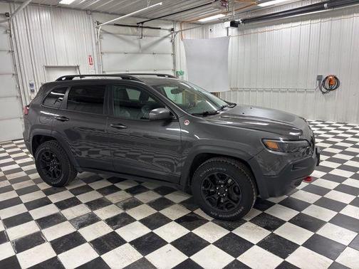 Granite Crystal Clearcoat Metallic 2019 Jeep Cherokee Trailhawk