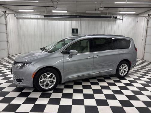 Billet Silver Metallic Clearcoat 2020 Chrysler Pacifica Touring-L Plus