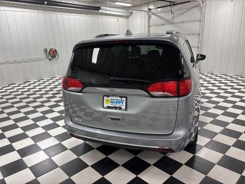 Billet Silver Metallic Clearcoat 2020 Chrysler Pacifica Touring-L Plus