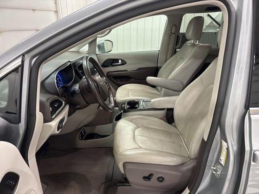 Billet Silver Metallic Clearcoat 2020 Chrysler Pacifica Touring-L Plus
