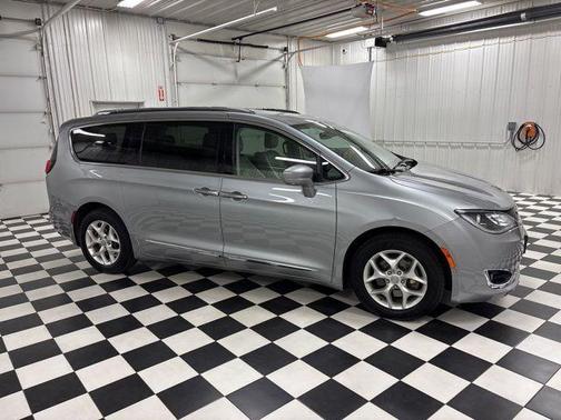 Billet Silver Metallic Clearcoat 2020 Chrysler Pacifica Touring-L Plus