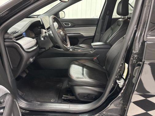 Diamond Black 2024 Jeep Compass Latitude Lux