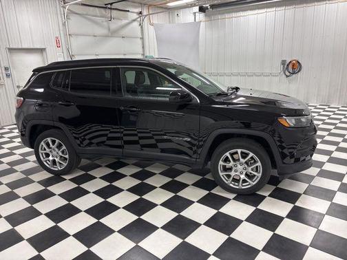 Diamond Black 2024 Jeep Compass Latitude Lux