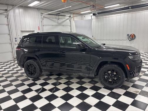 2026 Jeep Grand Cherokee Laredo