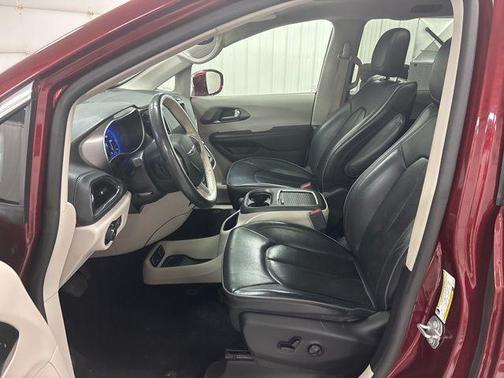 Velvet Red Pearlcoat 2019 Chrysler Pacifica Limited