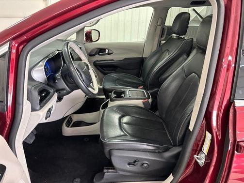 Velvet Red Pearlcoat 2019 Chrysler Pacifica Limited