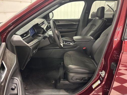 Velvet Red Pearlcoat 2026 Jeep Grand Cherokee L Laredo