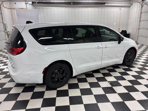 2024 Chrysler Pacifica Hybrid Select