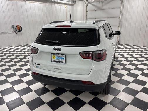 Bright White Clearcoat 2026 Jeep Compass Latitude