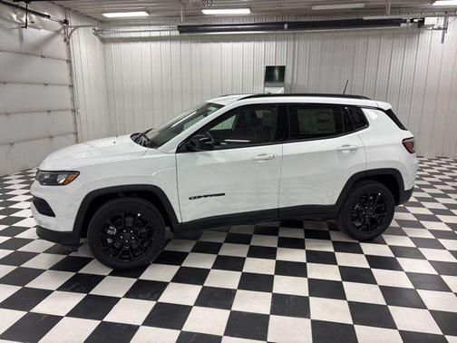 Bright White Clearcoat 2026 Jeep Compass Latitude