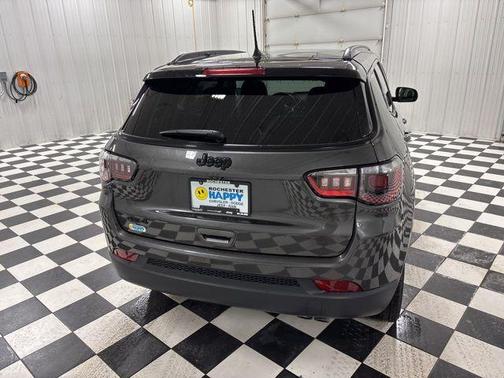 Granite Crystal Clearcoat Metallic 2019 Jeep Compass Altitude