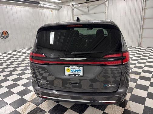 2023 Chrysler Pacifica Hybrid Limited