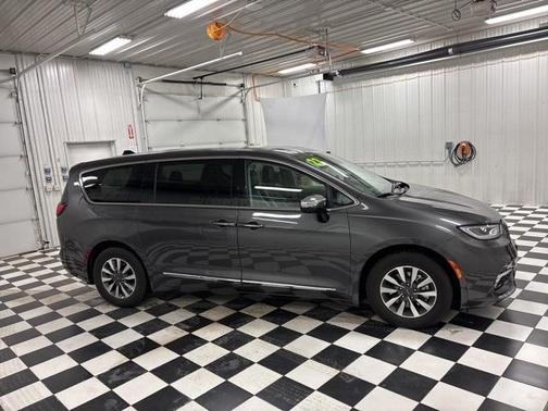 2023 Chrysler Pacifica Hybrid Limited
