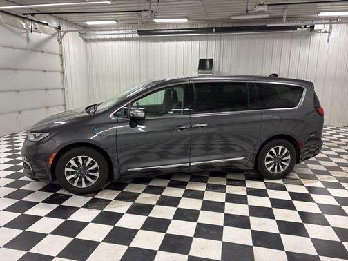 2023 Chrysler Pacifica Hybrid Limited