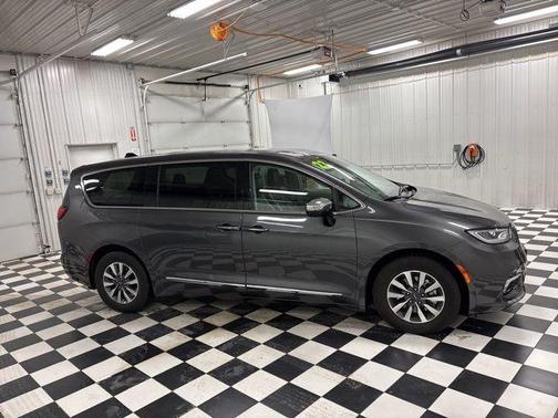 2023 Chrysler Pacifica Hybrid Limited