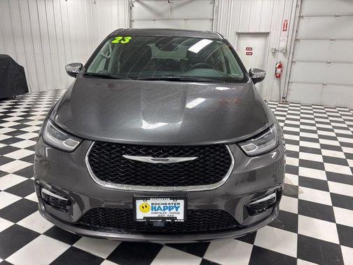 2023 Chrysler Pacifica Hybrid Limited