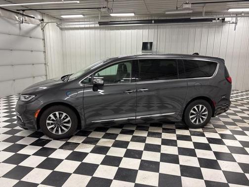 2023 Chrysler Pacifica Hybrid Limited