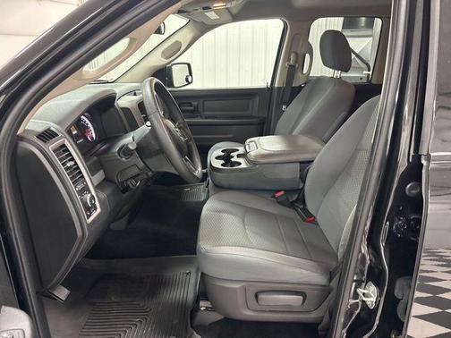 Brilliant Black Crystal Pearlcoat 2017 RAM 1500 Express