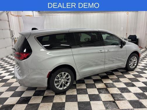 Silver Mist Clearcoat 2026 Chrysler Pacifica Select
