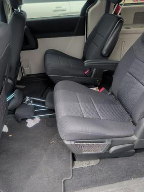 Stone White Clearcoat 2010 Dodge Grand Caravan SXT