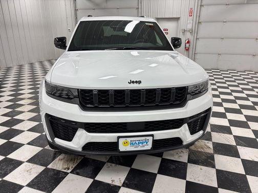 2026 Jeep Grand Cherokee Laredo