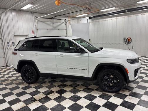 2026 Jeep Grand Cherokee Laredo