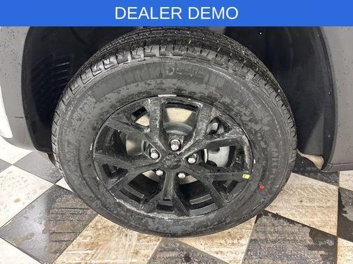 Bright White Clearcoat 2026 Jeep Grand Cherokee Laredo