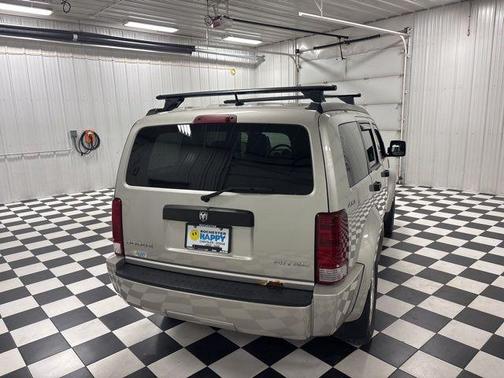 Light Greystone Pearlcoat 2009 Dodge Nitro SE
