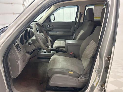 Light Greystone Pearlcoat 2009 Dodge Nitro SE