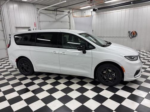 2024 Chrysler Pacifica Hybrid Select