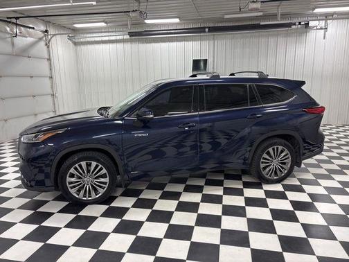 Gray 2021 Toyota Highlander Hybrid Platinum