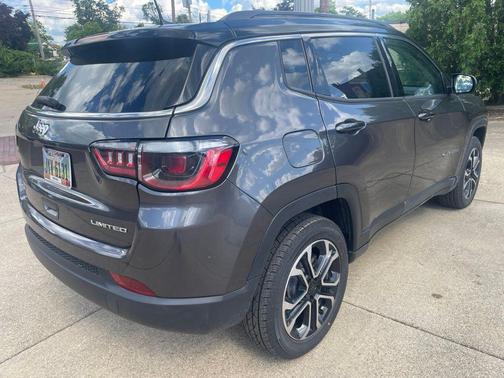 Granite Crystal Metallic Clearcoat 2022 Jeep Compass Limited