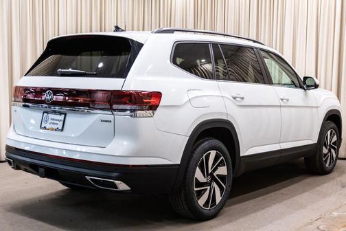White Pearl 2026 Volkswagen Atlas 2.0T SE w/Technology 4MOTION