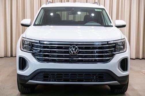 White Pearl 2026 Volkswagen Atlas 2.0T SE w/Technology 4MOTION