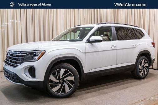 White Pearl 2026 Volkswagen Atlas 2.0T SE w/Technology 4MOTION