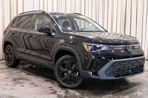 Deep Black Pearl 2026 Volkswagen Taos SE Black