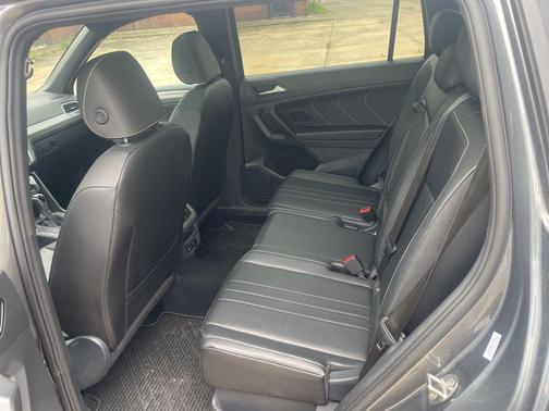 Platinum 2022 Volkswagen Tiguan 2.0T SE R-Line Black 4MOTION