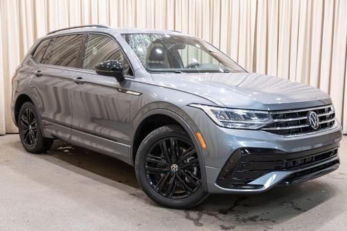 Platinum 2022 Volkswagen Tiguan 2.0T SE R-Line Black 4MOTION