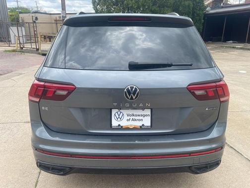 Platinum 2022 Volkswagen Tiguan 2.0T SE R-Line Black 4MOTION