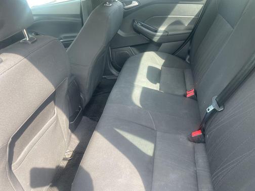 Ruby Red Metallic Tinted Clearcoat 2015 Ford Focus SE