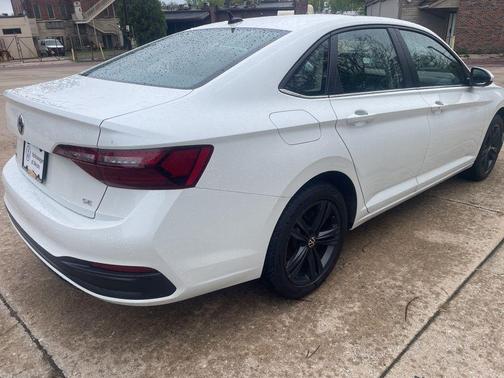 Opal White Pearl 2023 Volkswagen Jetta 1.5T SE