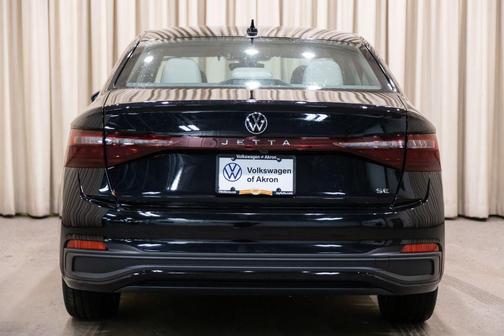 Deep Black Pearl 2026 Volkswagen Jetta 1.4T SE
