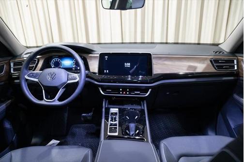 2025 Volkswagen Atlas 2.0T SE w/Technology 4MOTION