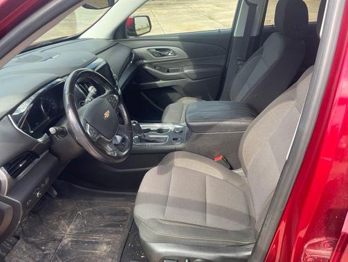 Cajun Red Tintcoat 2018 Chevrolet Traverse LT Cloth