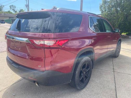 Cajun Red Tintcoat 2018 Chevrolet Traverse LT Cloth