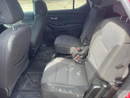 Cajun Red Tintcoat 2018 Chevrolet Traverse LT Cloth