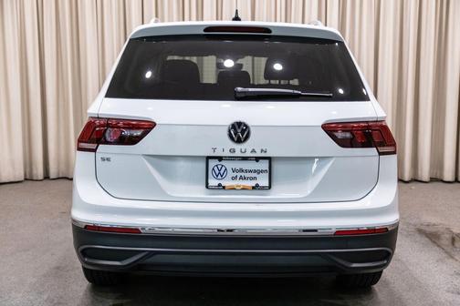 Pure White 2024 Volkswagen Tiguan 2.0T SE