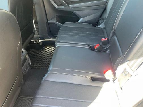 Pure White 2024 Volkswagen Tiguan 2.0T SE